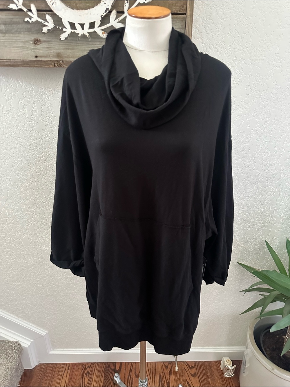 Club Pilates logo Nux oversized funnel neck sweatshirt top size M/L NWT